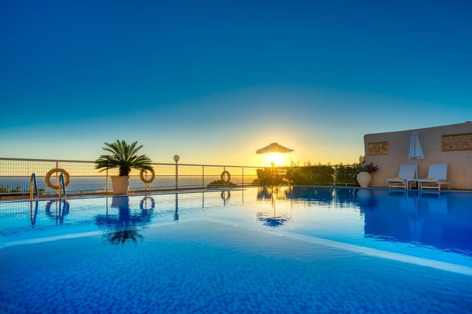 Day, Pool view, Sea view, Swimming pool, Sunset, sunbed