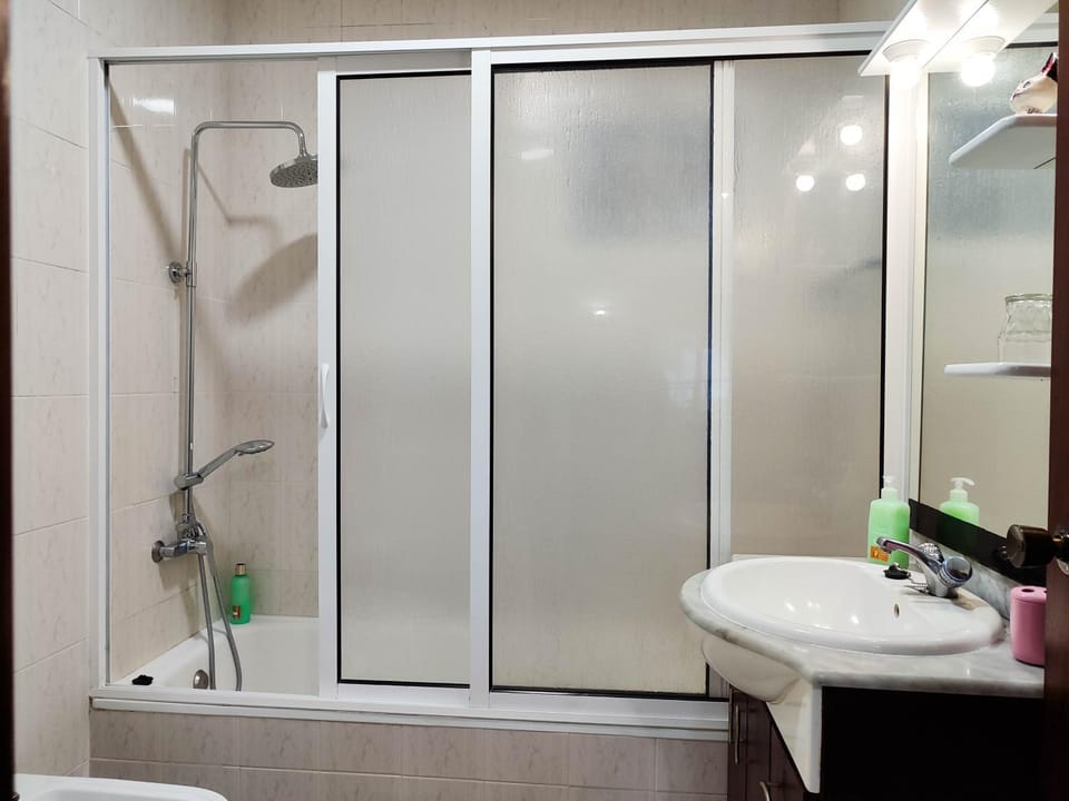 Shower, Bathroom, towels