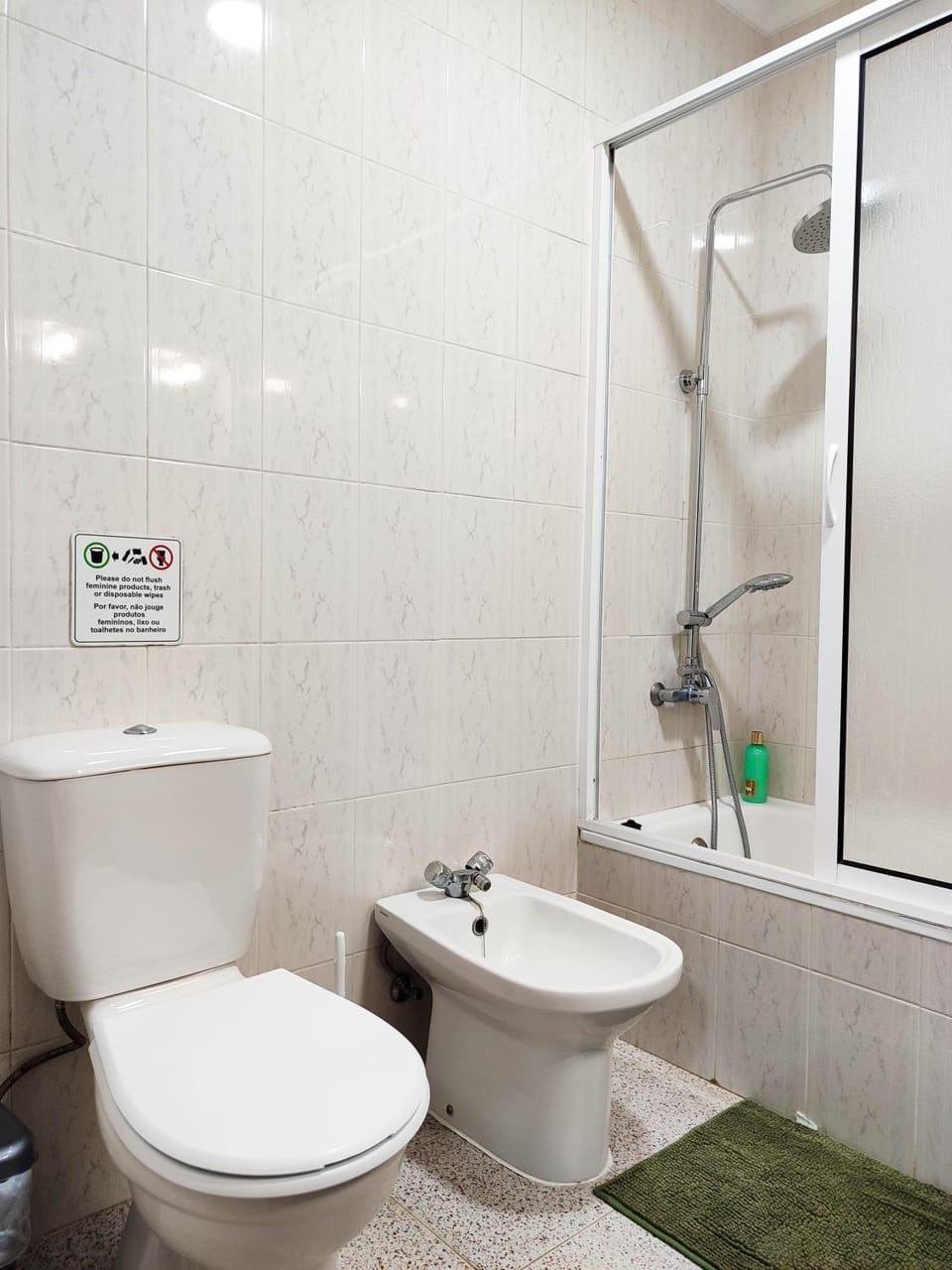 Shower, Toilet, Bathroom, bidet, towels