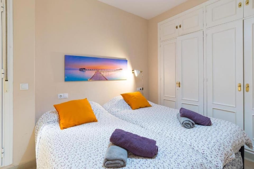 PLAZA MERCED PATIO-PARKING GRATIS jinetes3 Apartment in Malaga