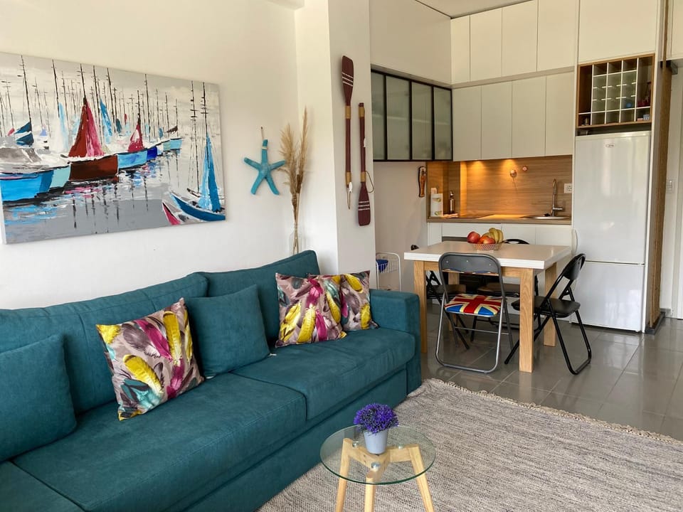 Kitchen or kitchenette, Living room, Dining area, stove