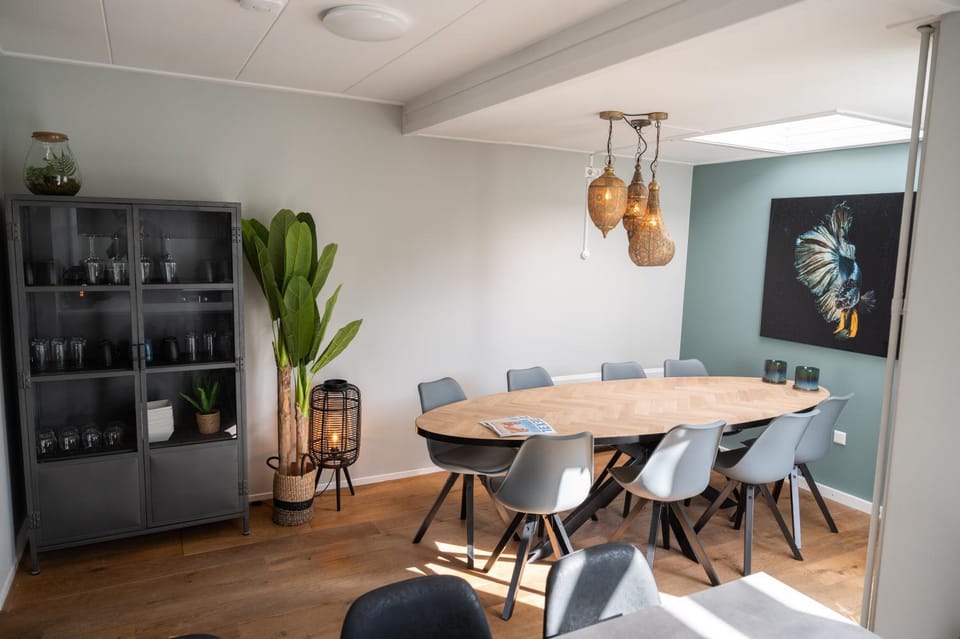 Seating area, Dining area, Dinner