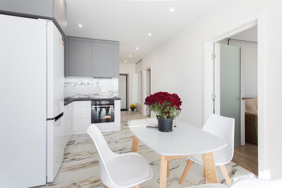 Kitchen or kitchenette, Dining area
