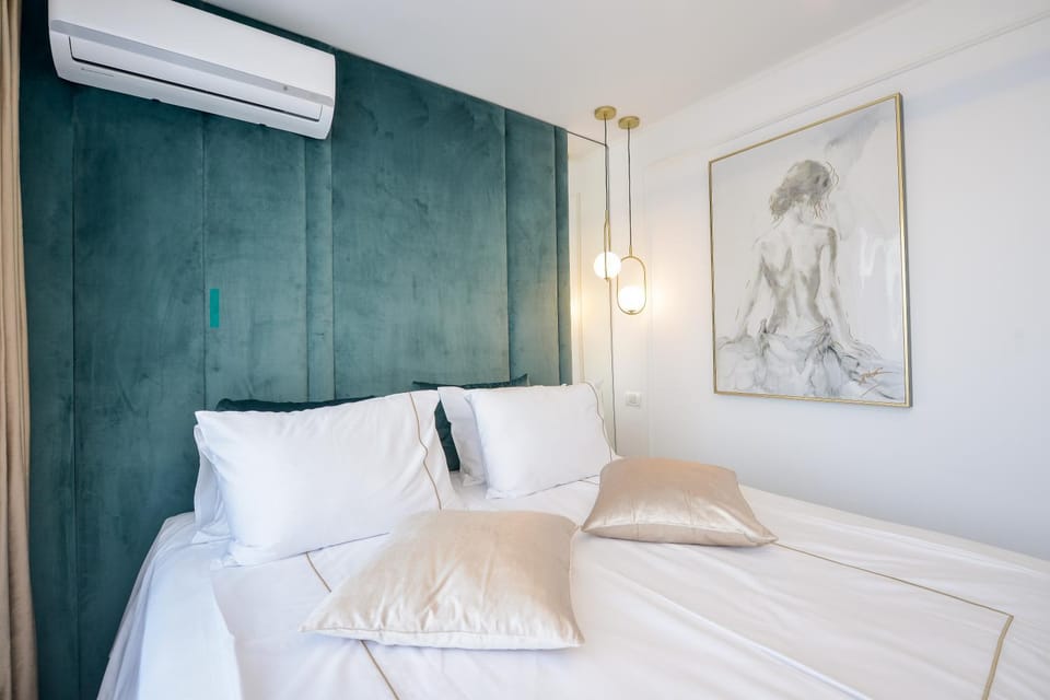 Bed, Photo of the whole room, Bedroom, air conditioner