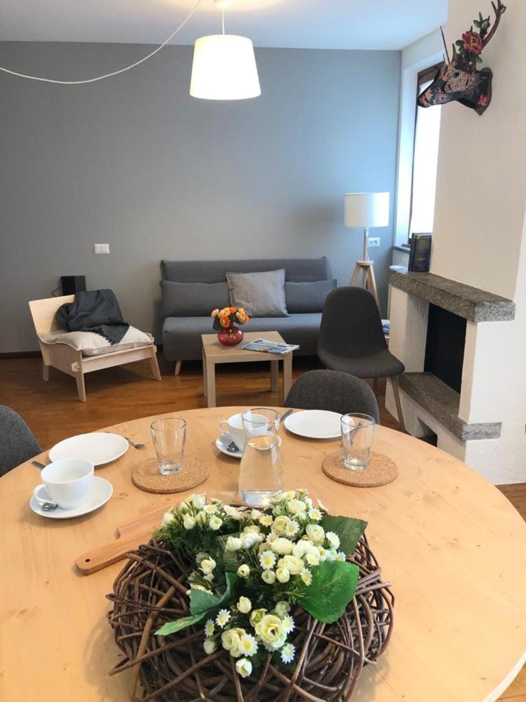 Living room, Seating area, Dining area