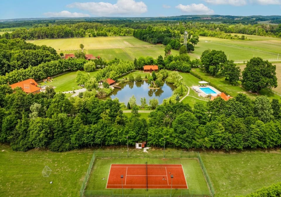 Property building, Restaurant/places to eat, Day, Natural landscape, Bird's eye view, Fishing, Tennis court, Lake view, Pool view, Swimming pool