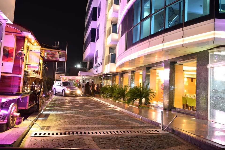 On-site shops, Street view