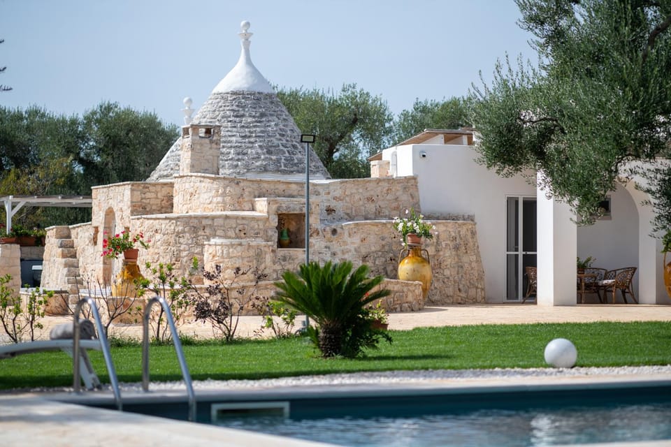 Property building, Garden, Swimming pool