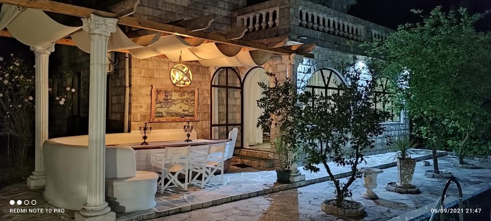 Patio, Facade/entrance