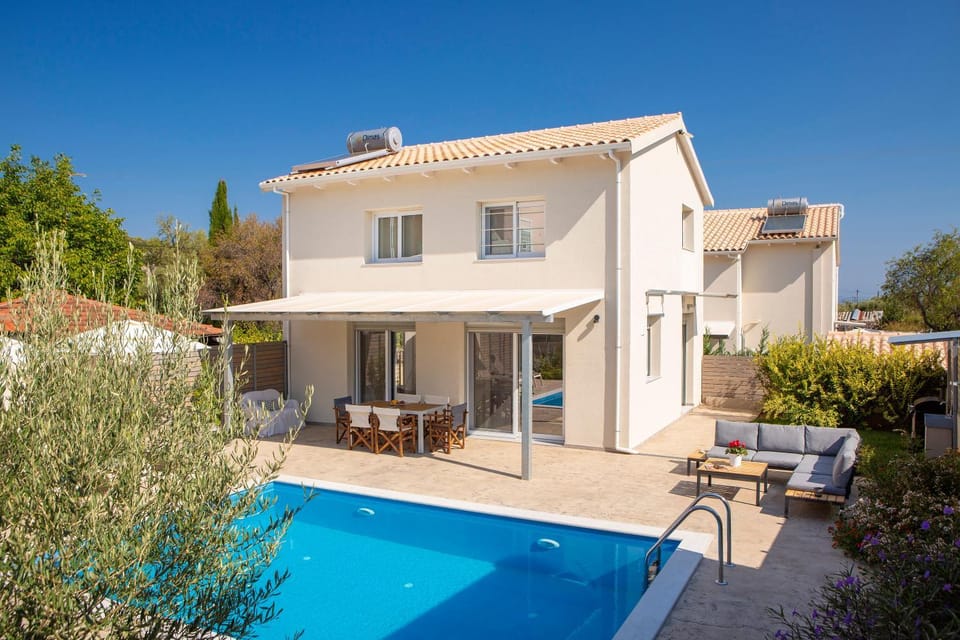 Patio, Swimming pool, Swimming pool