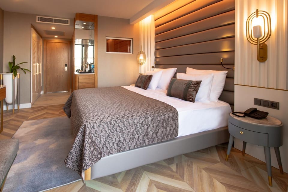 Bed, Massage, TV and multimedia, Photo of the whole room, Bedroom