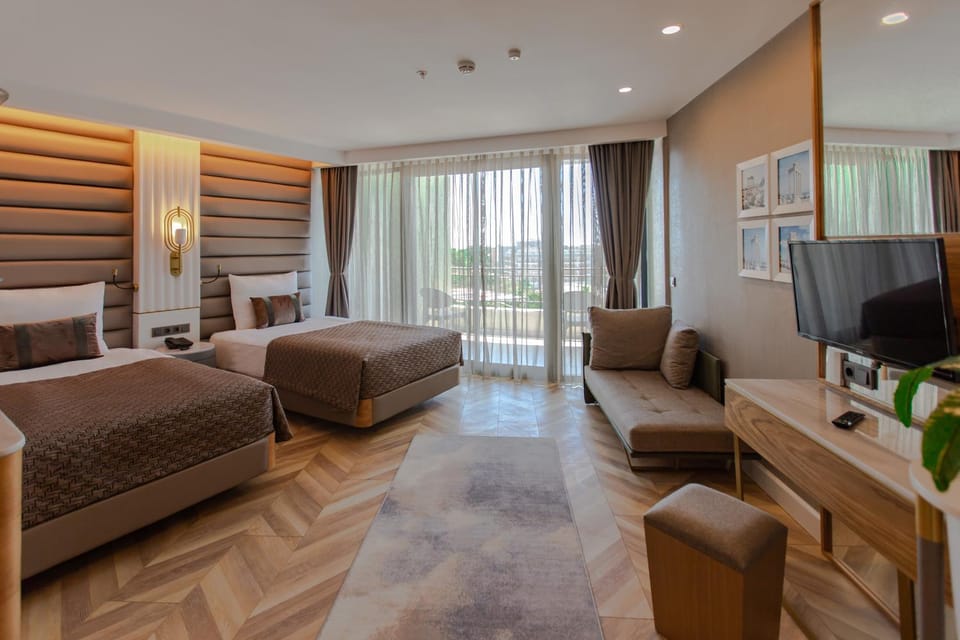 Bed, Massage, TV and multimedia, Photo of the whole room, Bedroom