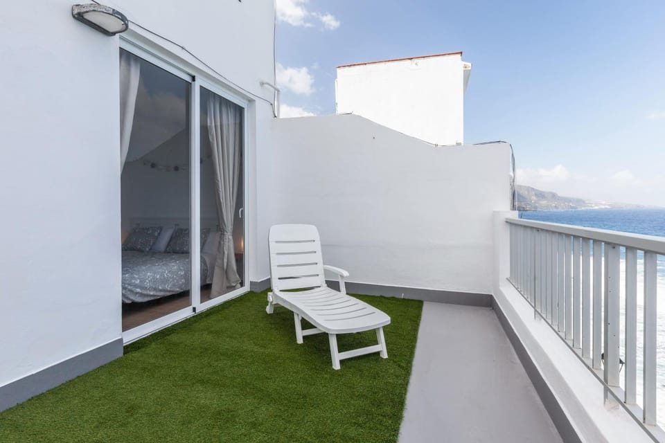 Property building, Balcony/Terrace, Living room