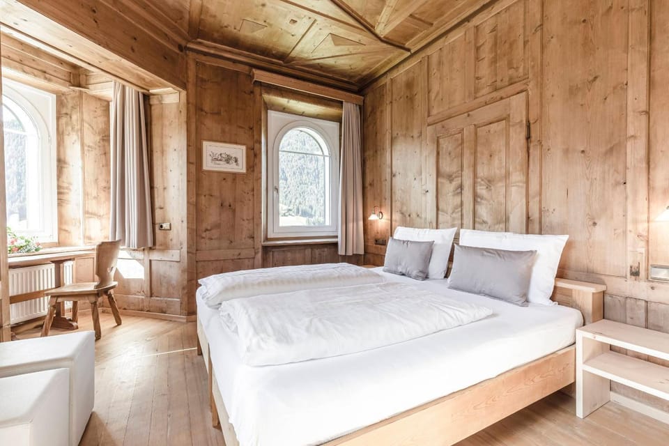 Property building, Living room, Bedroom