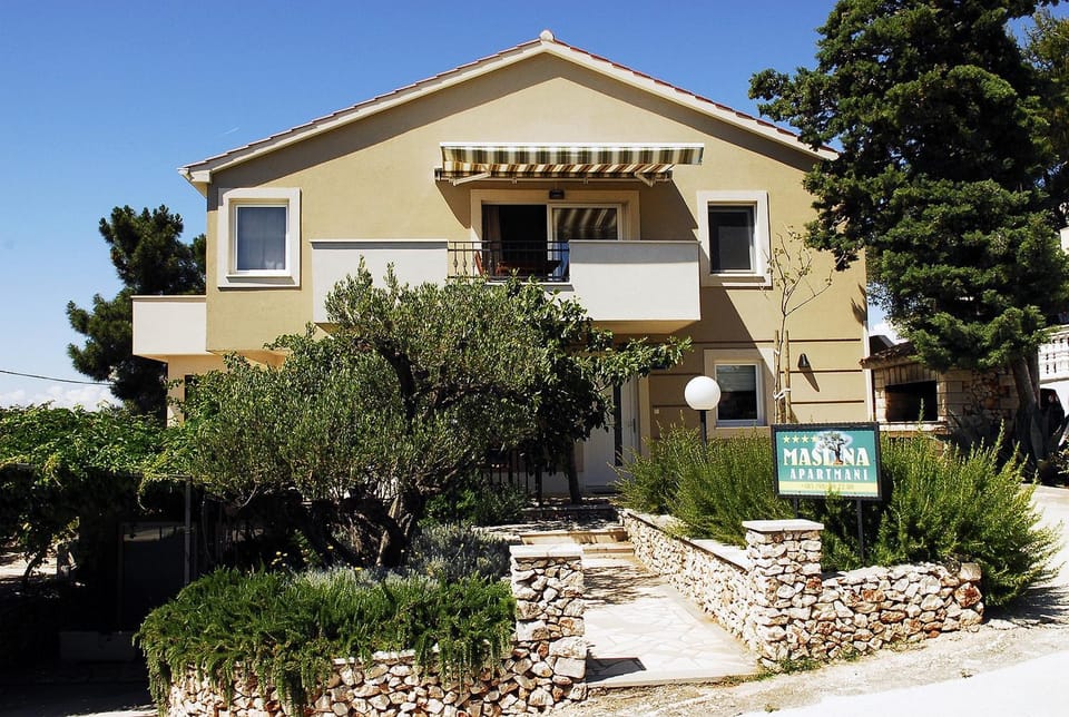 Property building, Facade/entrance