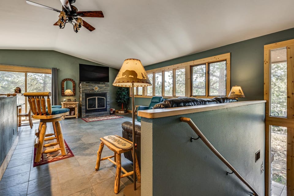 Estes Park Home w/ AC - 1/2 Mi to Lake & Downtown! House in Estes Park