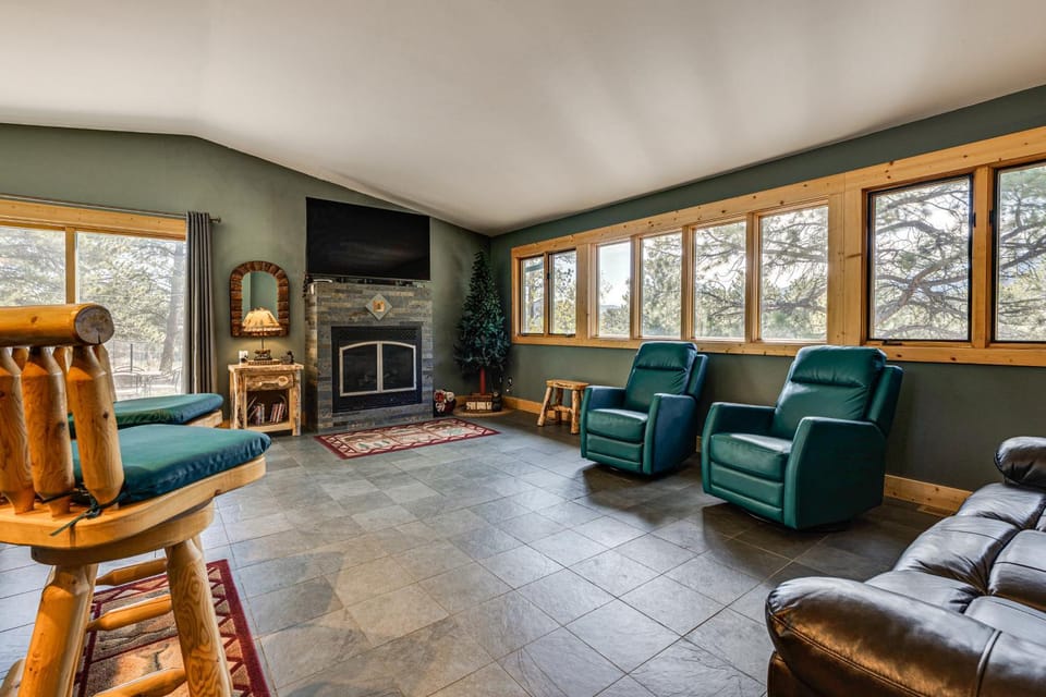 Estes Park Home w/ AC - 1/2 Mi to Lake & Downtown! House in Estes Park