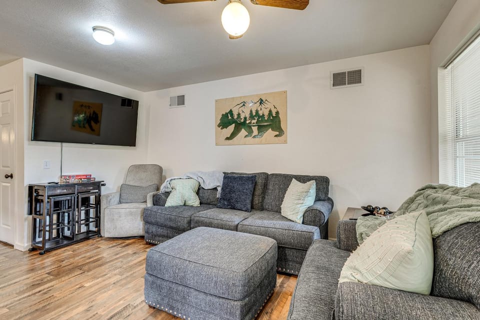 Tahoe Foothills Getaway▪︎Hot Tub▪︎pool▪︎Forest !! House in Sierra Nevada