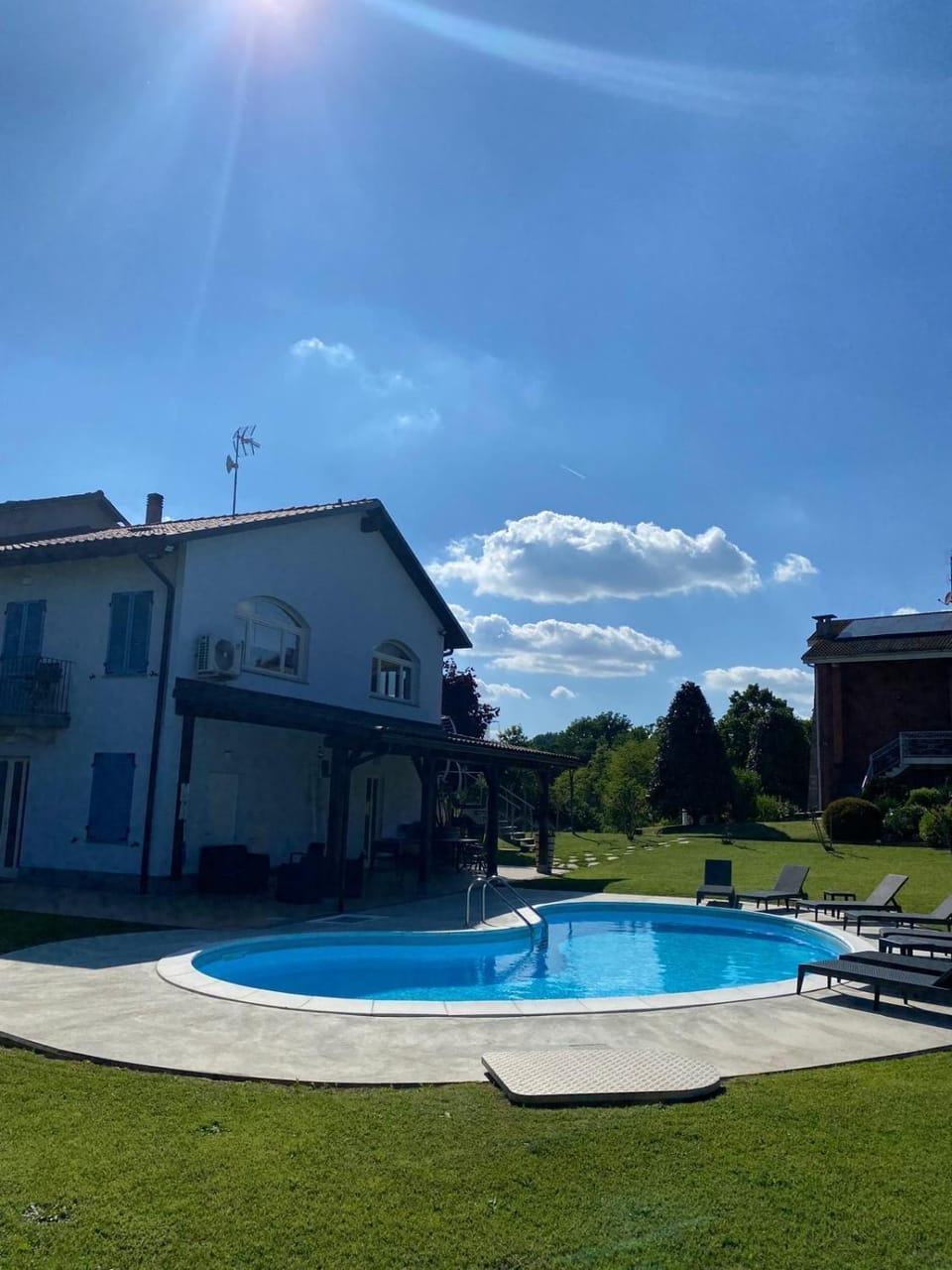 Property building, Pool view, Swimming pool, Parking, sunbed