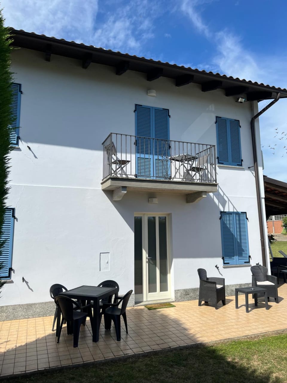 Property building, Summer, Dining area