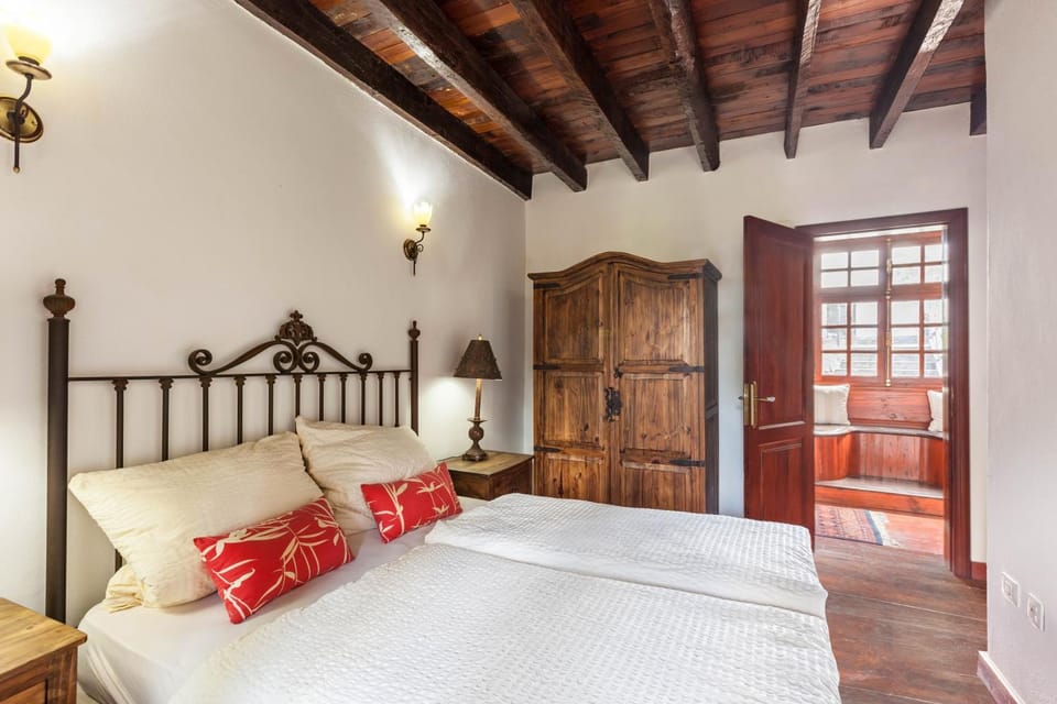 Property building, Living room, Bedroom