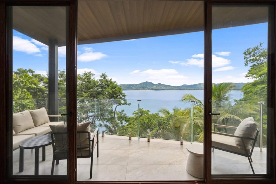 5-BD Beachfront, Ocean-View Hillside Home House in Playa Flamingo