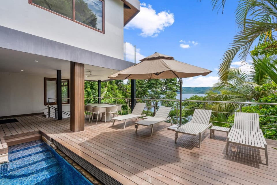 5-BD Beachfront, Ocean-View Hillside Home House in Playa Flamingo
