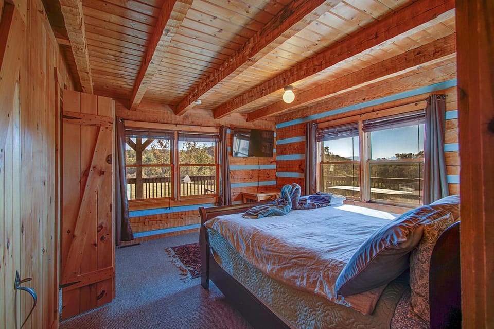 Stunning Cabin: 7 Acres, 360 Views, 20min to Park! Cabin in Sevier County