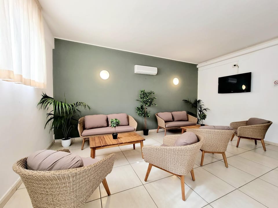 Property building, Restaurant/places to eat, Nightclub / DJ, Living room, Lobby or reception, Lounge or bar, Seating area, Swimming pool, Breakfast