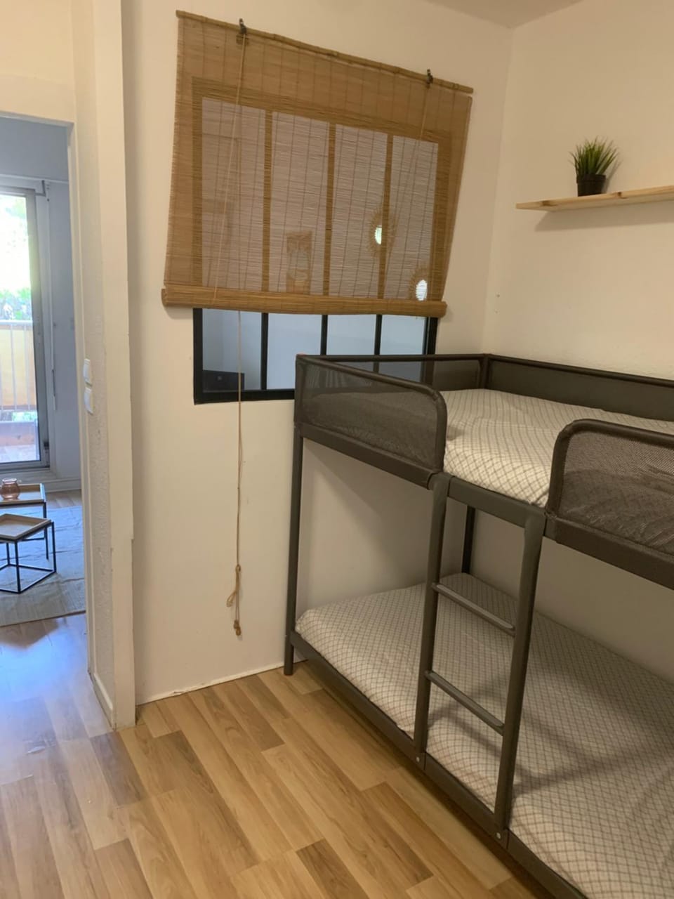 Studio climatisé avec wifi au calme sur le port. Apartment in Hyères