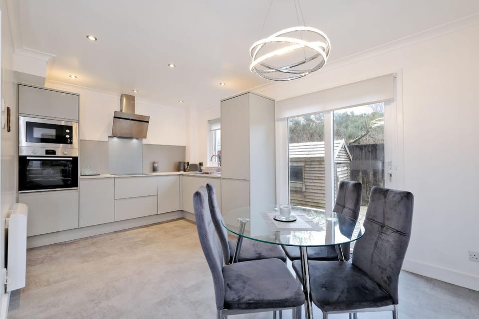 Contemporary Highland House close to town and Ben Nevis House in Fort William