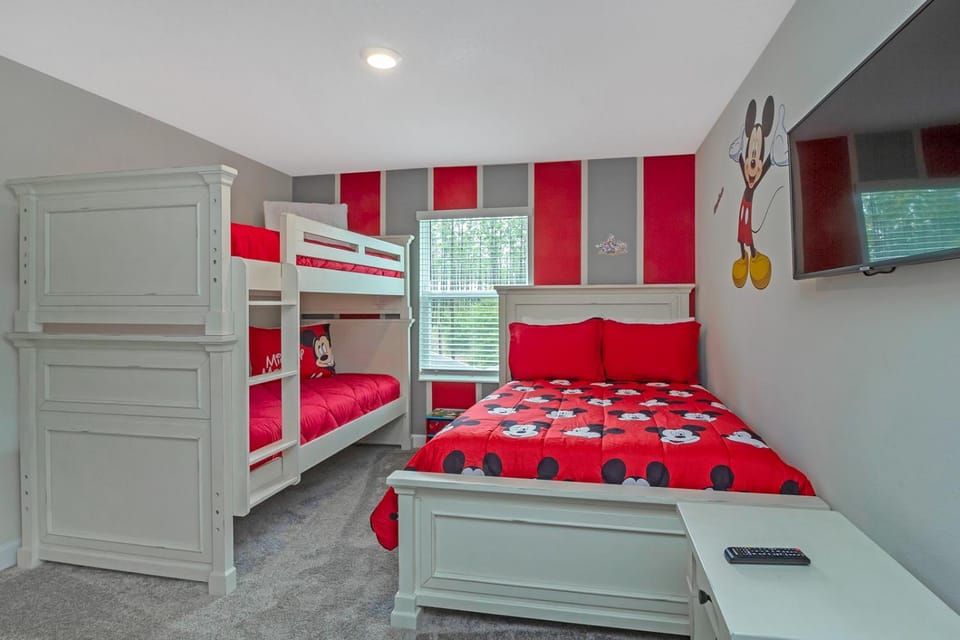 Bedroom, bunk bed