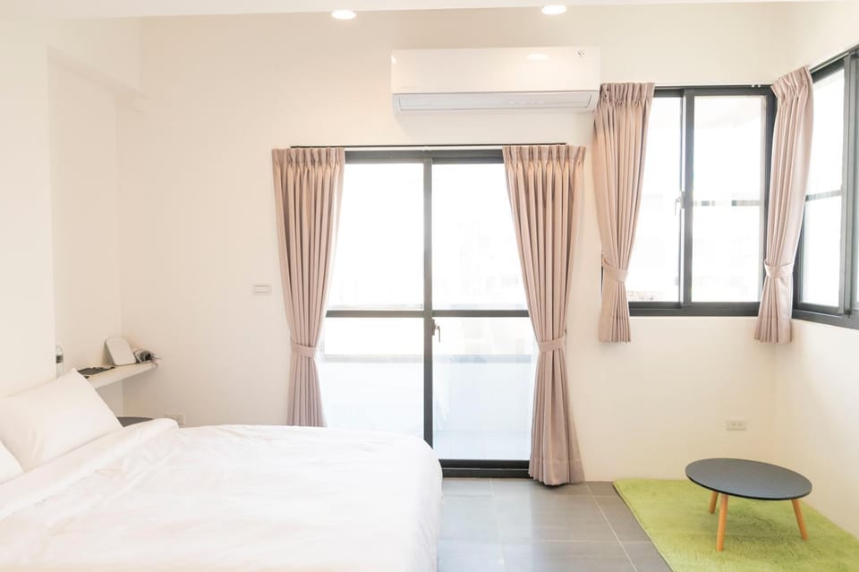 Bed, Balcony/Terrace, Photo of the whole room, Bedroom