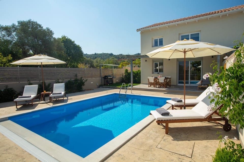 Patio, Swimming pool, Swimming pool