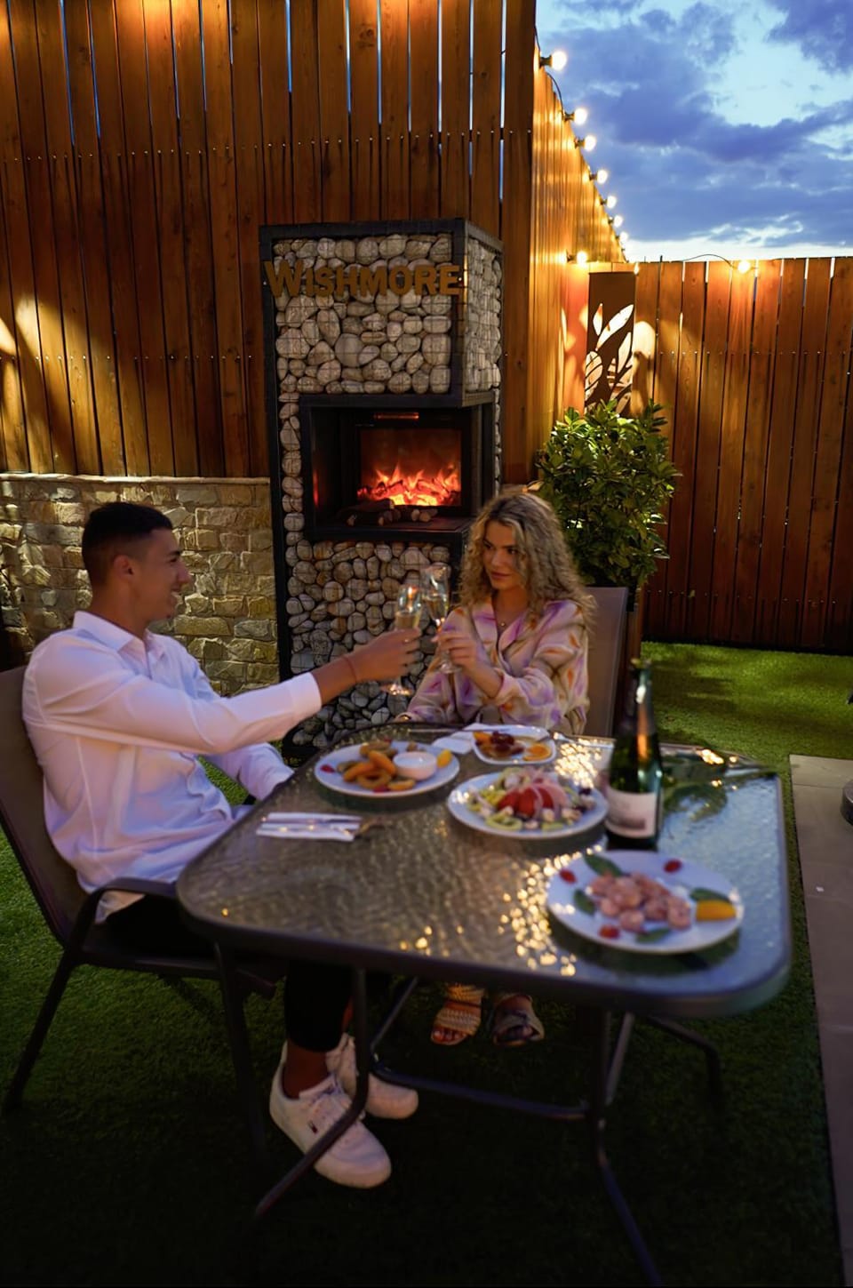 People, Food and drinks, Dining area, Guests, Drinks, group of guests, Family, flat iron