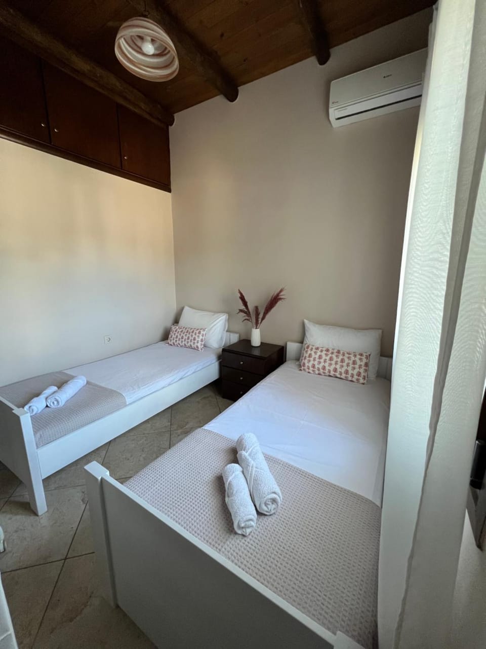 Bed, air conditioner