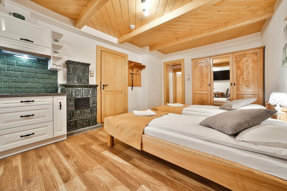 Kitchen or kitchenette, Bedroom