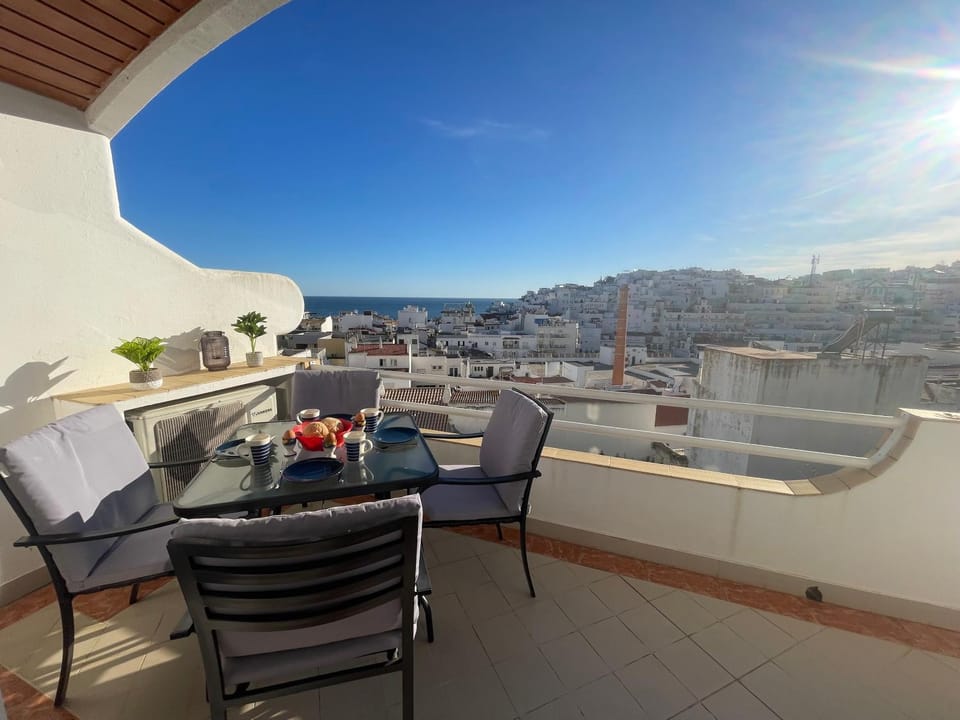 View (from property/room), Balcony/Terrace, Beach, City view, Landmark view, Sea view