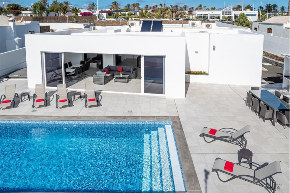 Swimming pool, Swimming pool