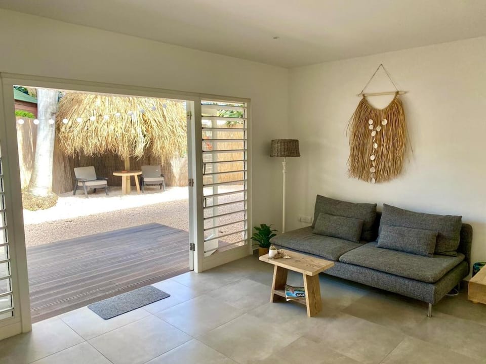 Garden, Living room, Seating area, Garden view