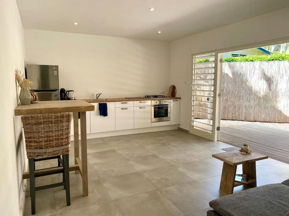 Kitchen or kitchenette, Seating area, Dining area, dishwasher, oven, stove