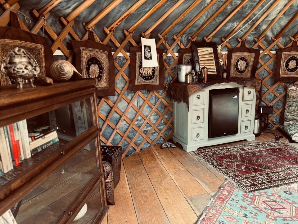 Yurt Within Grounds of 17th Century Country Inn Luxury tent in Dover District