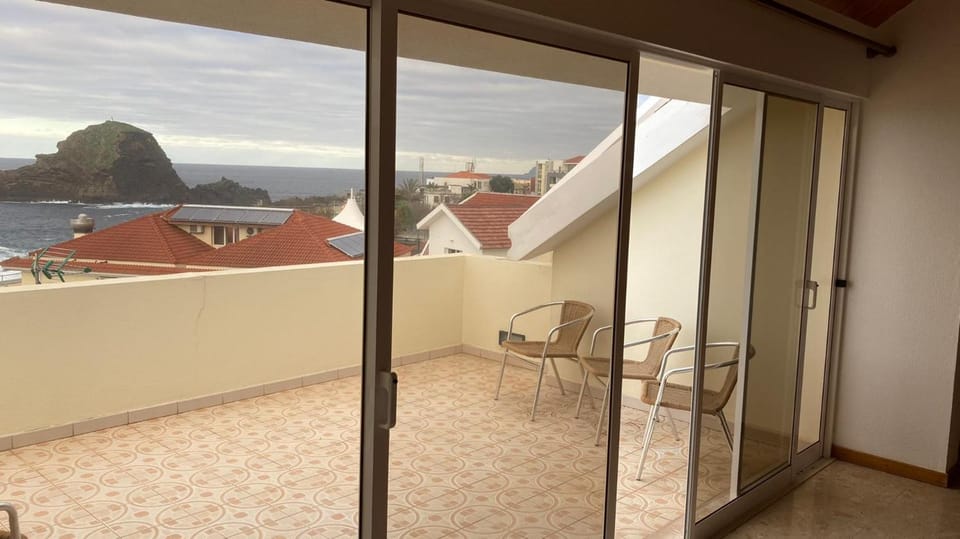 Costa Azul Apartment in Madeira District