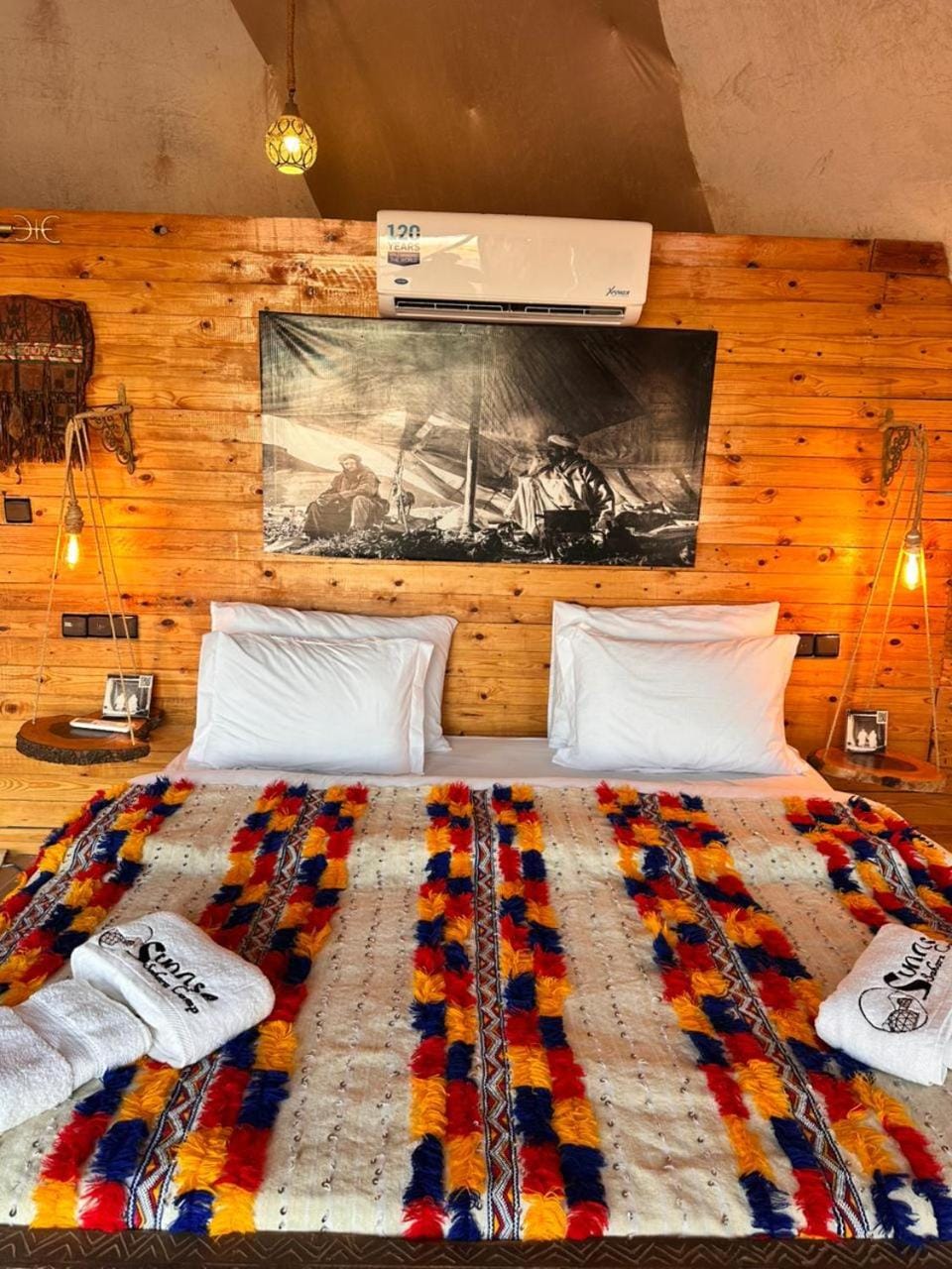 Bed, Photo of the whole room, Bedroom, air conditioner