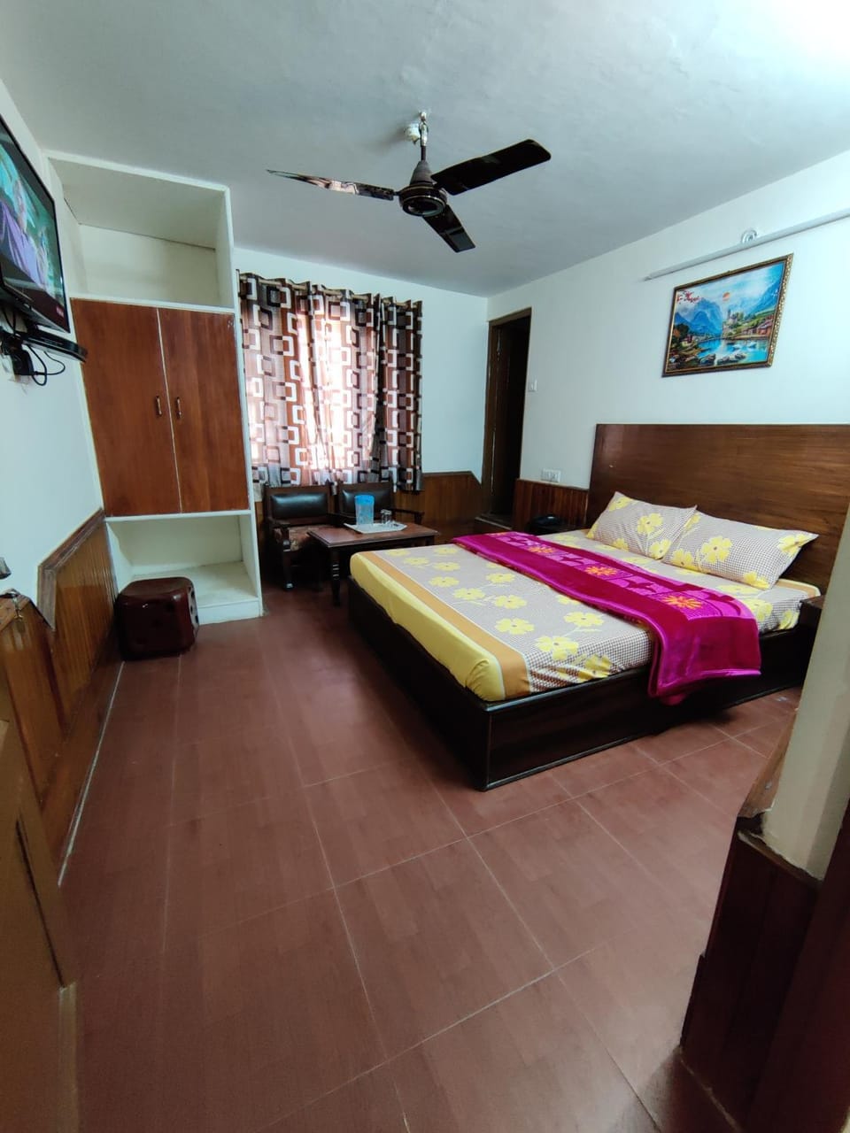Bed, TV and multimedia, Photo of the whole room, Bedroom