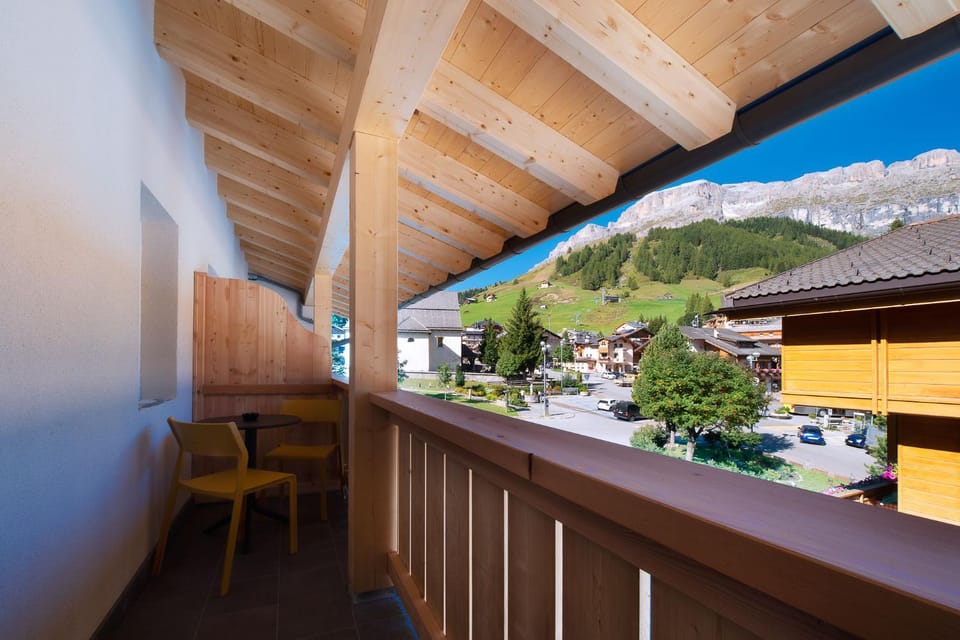 Day, Natural landscape, View (from property/room), Balcony/Terrace, Mountain view