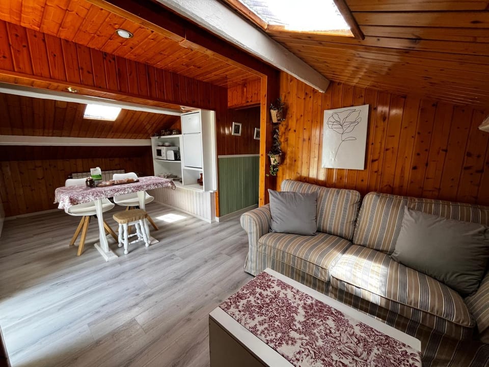 Atico de madera Apartamento en Rinlo, RIBADEO Apartment in Asturias