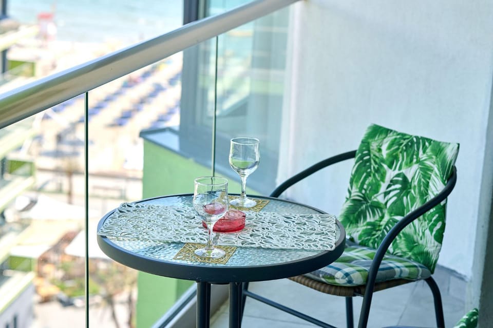 Top Floor Sea View Apartment Spa n Pools Apartment in Constanța County