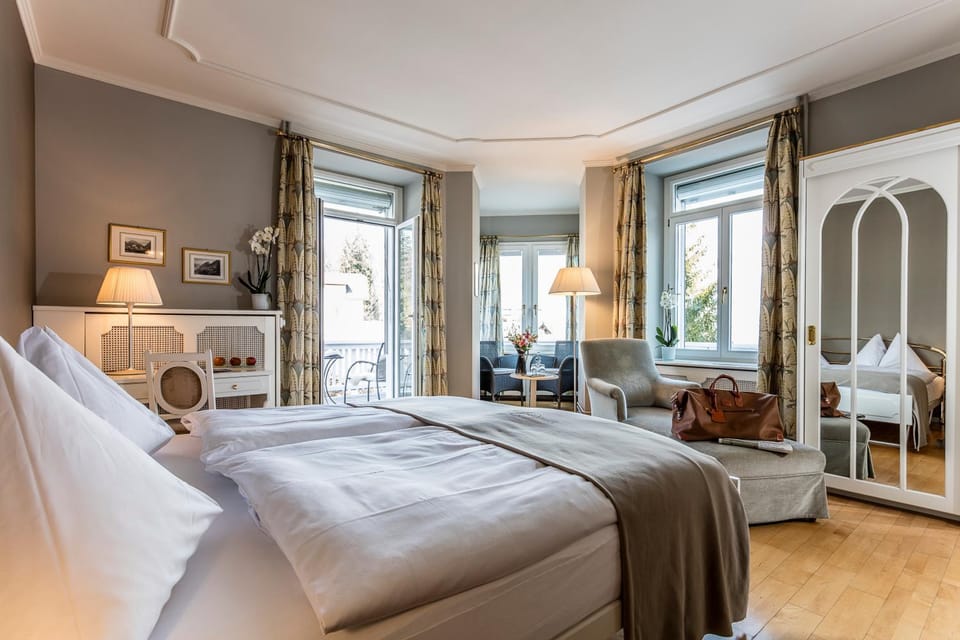 Summer, Photo of the whole room, Bedroom