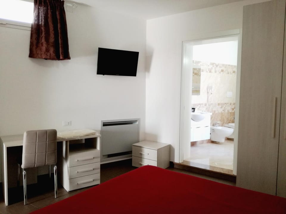 TV and multimedia, Photo of the whole room, Bedroom